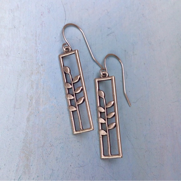 Sale Sundance Charm Earrings - Picture 6 of 6